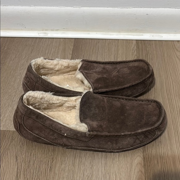 UGG Men's Brown Slippers - Picture 2 of 4